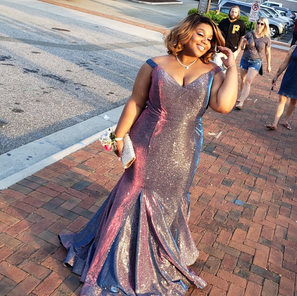 Prom Gown - Picture 1 of 2